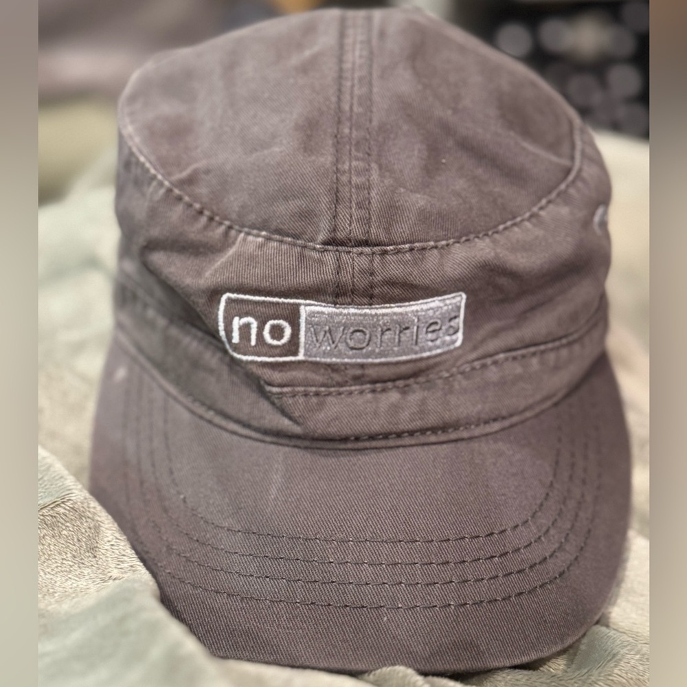 SOLD Gray Adjustable “No Worries” Hawaii Islands embroidered cadet CAP 🧢 NWOT